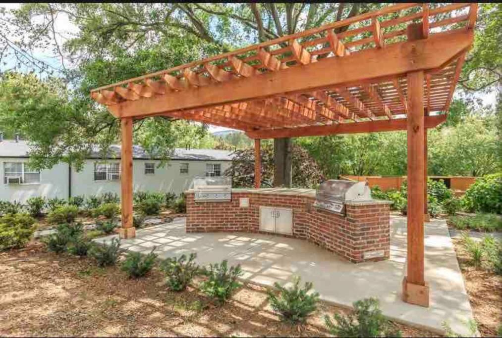 Bmw Suite King Bd,Wd, Fast Wifi Free Parking, Pool, Hospitals Atlanta Exterior photo