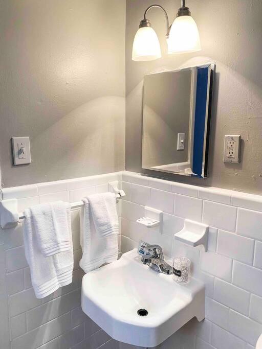 Bmw Suite King Bd,Wd, Fast Wifi Free Parking, Pool, Hospitals Atlanta Exterior photo